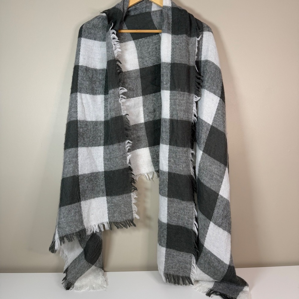 Aerie Buffalo Plaid Scarf Oversized Blanket Scarf Gray‎ White Fringe